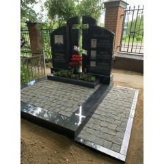 Эксклюзивный семейный мемориал из черного гранита со сквозным крестом