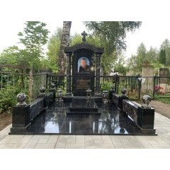 Элитный мемориальный комплекс «Часовня» с колоннами и гранитной оградой