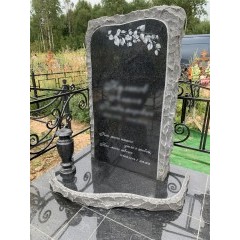 Эксклюзивный памятник «Скала» из черного гранита с природным сколом