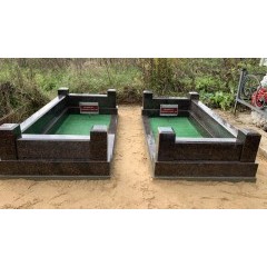 Капитальный гранитный цоколь из коричневого гранита (подготовка участка под будущее захоронение)