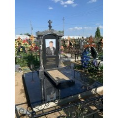 Элитный мемориальный комплекс «Часовня» из комбинированного гранита с зеркальным подиумом