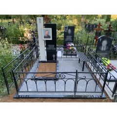Современный комбинированный памятник из двух видов гранита с накладной рамкой для фото
