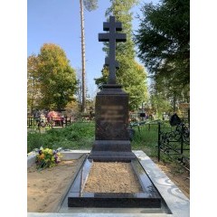 Монументальный православный мемориал-Голгофа из темного гранита