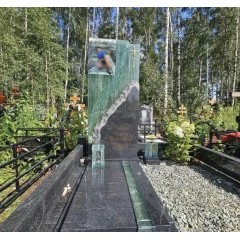 Футуристический мемориальный комплекс «Стекло и Камень» с эффектом многослойности