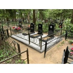 Семейный мемориальный комплекс из трех памятников с полным мощением участка