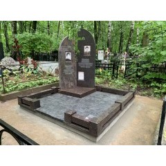 Эксклюзивный асимметричный мемориал в текстурном граните с тематической гравировкой