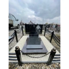 Воинский мемориальный комплекс «Честь и Верность» с многоуровневым леджером и ландшафтным контрастом