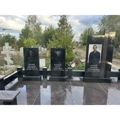 Родовой архитектурный ансамбль «Династия» с панорамным мощением и комбинированной стелой